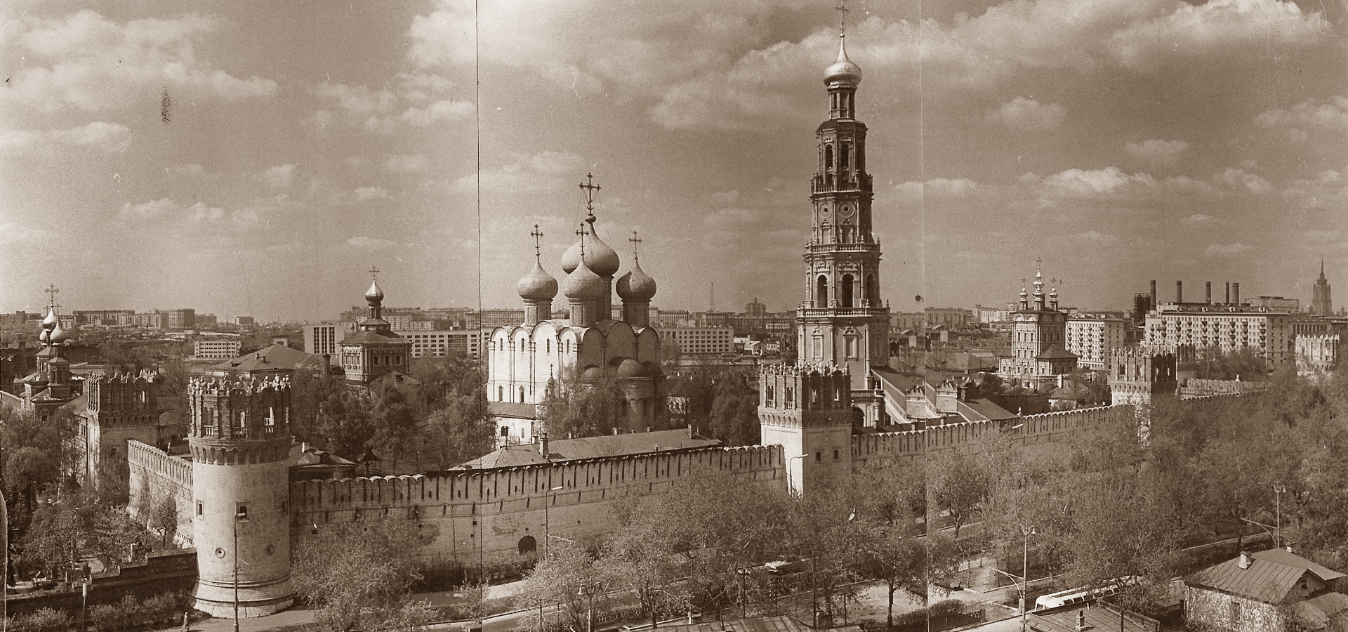 Московский существовать. Новодевичий монастырь Москва 19 век. Новодевичий монастырь 17 век. Москва Новодевичий монастырь 1914. Девичье поле Новодевичий монастырь.